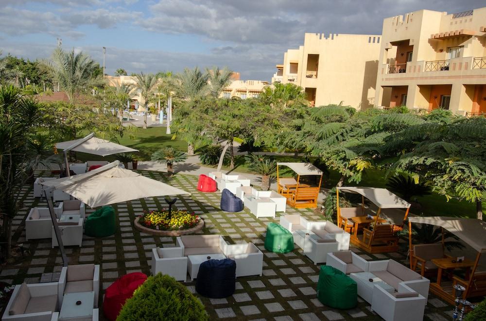 Swiss Pyramids Golf Szálloda 5*