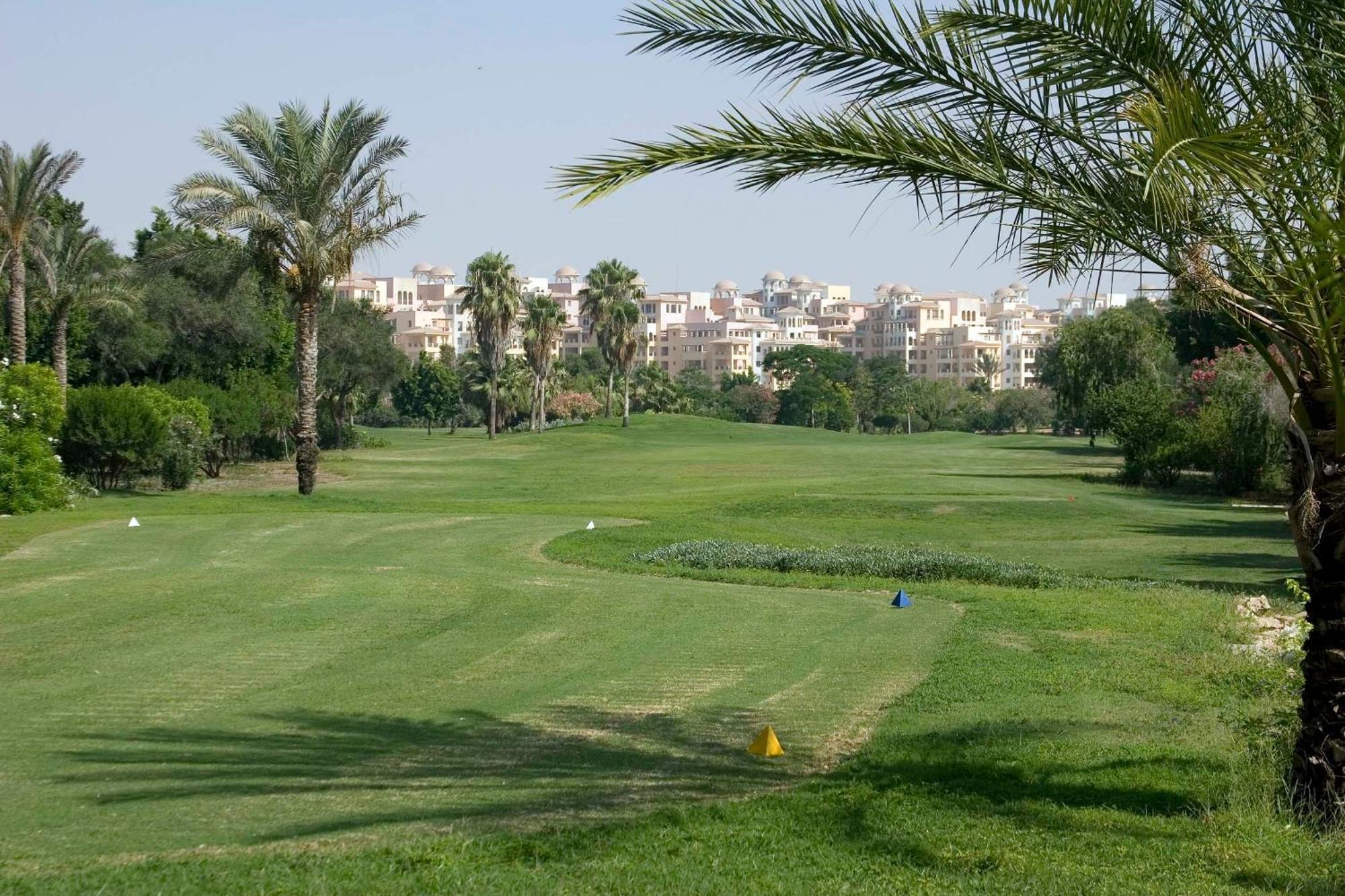 سويس إن بيراميدز جولف القاهرة